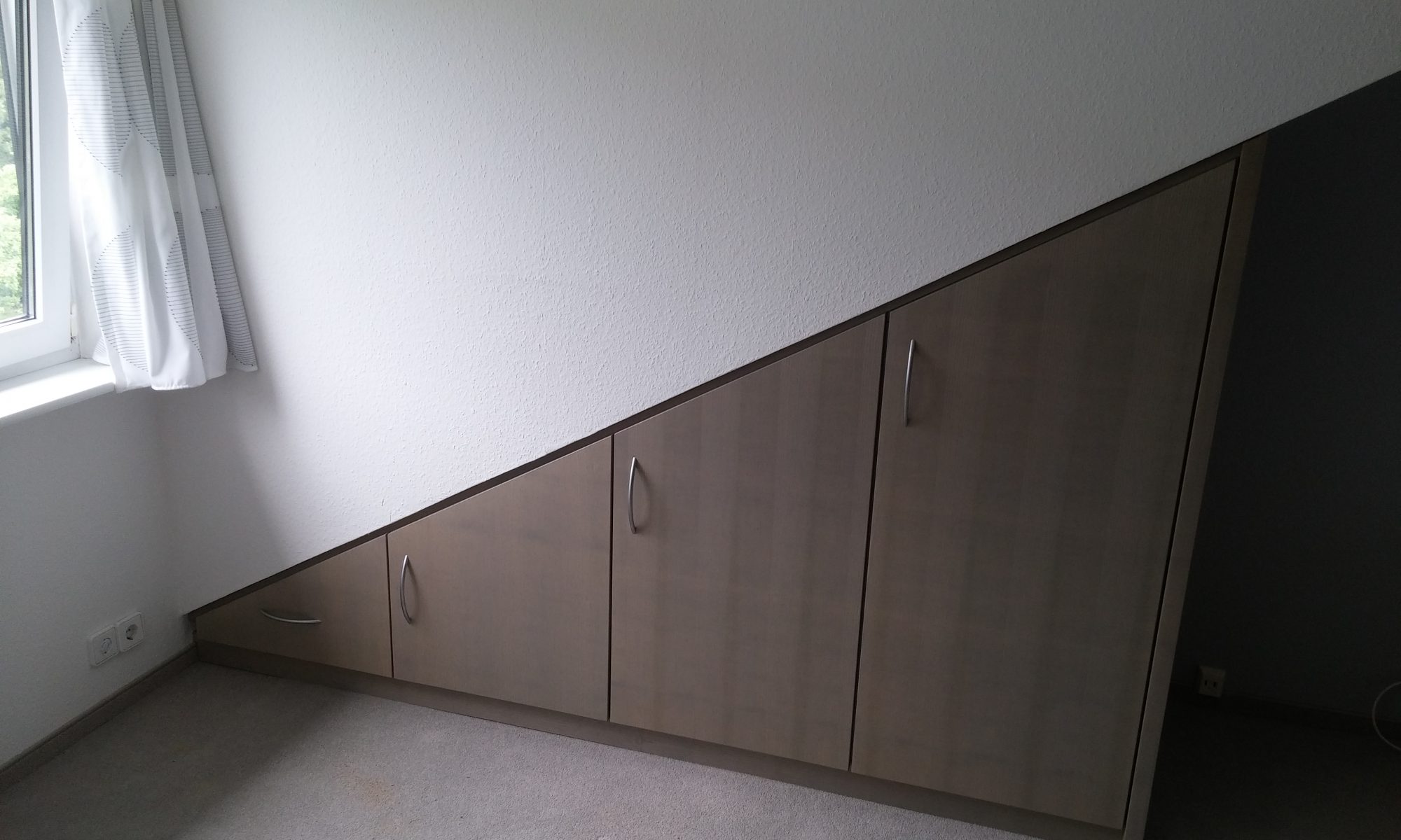 Dachschrägenschrank